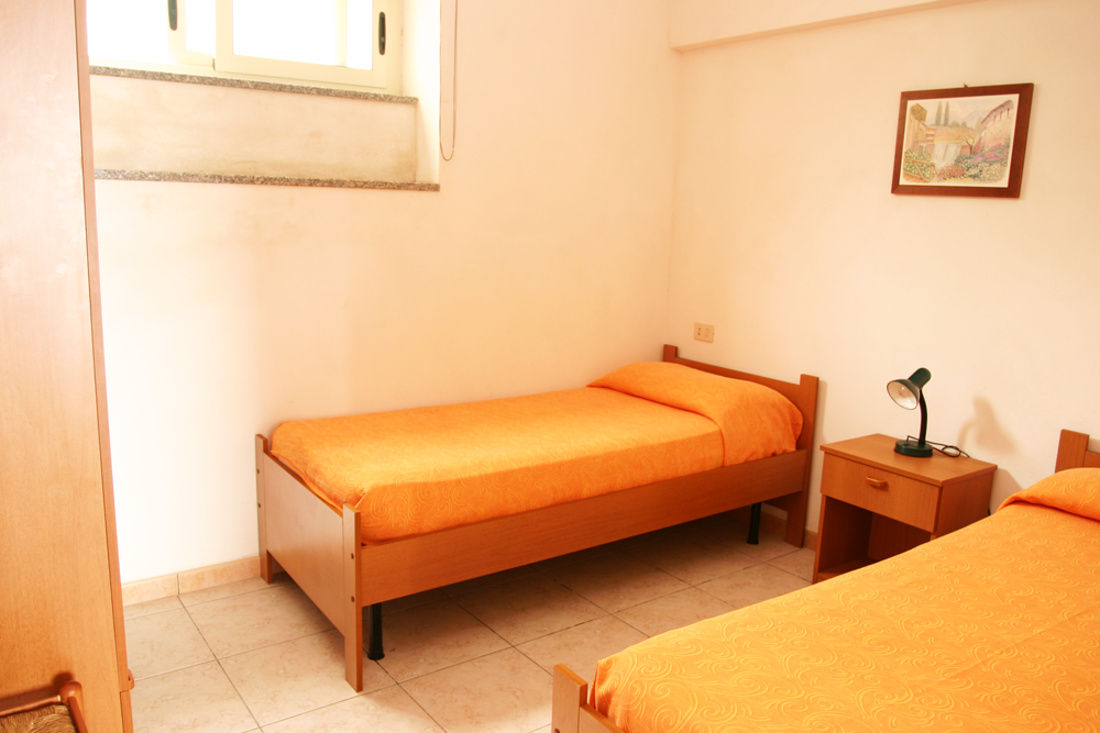 Gli appartamenti 4 posti dispongono da due distinte camere con letto matrimoniale, cucina abitabile e servizi igienici.